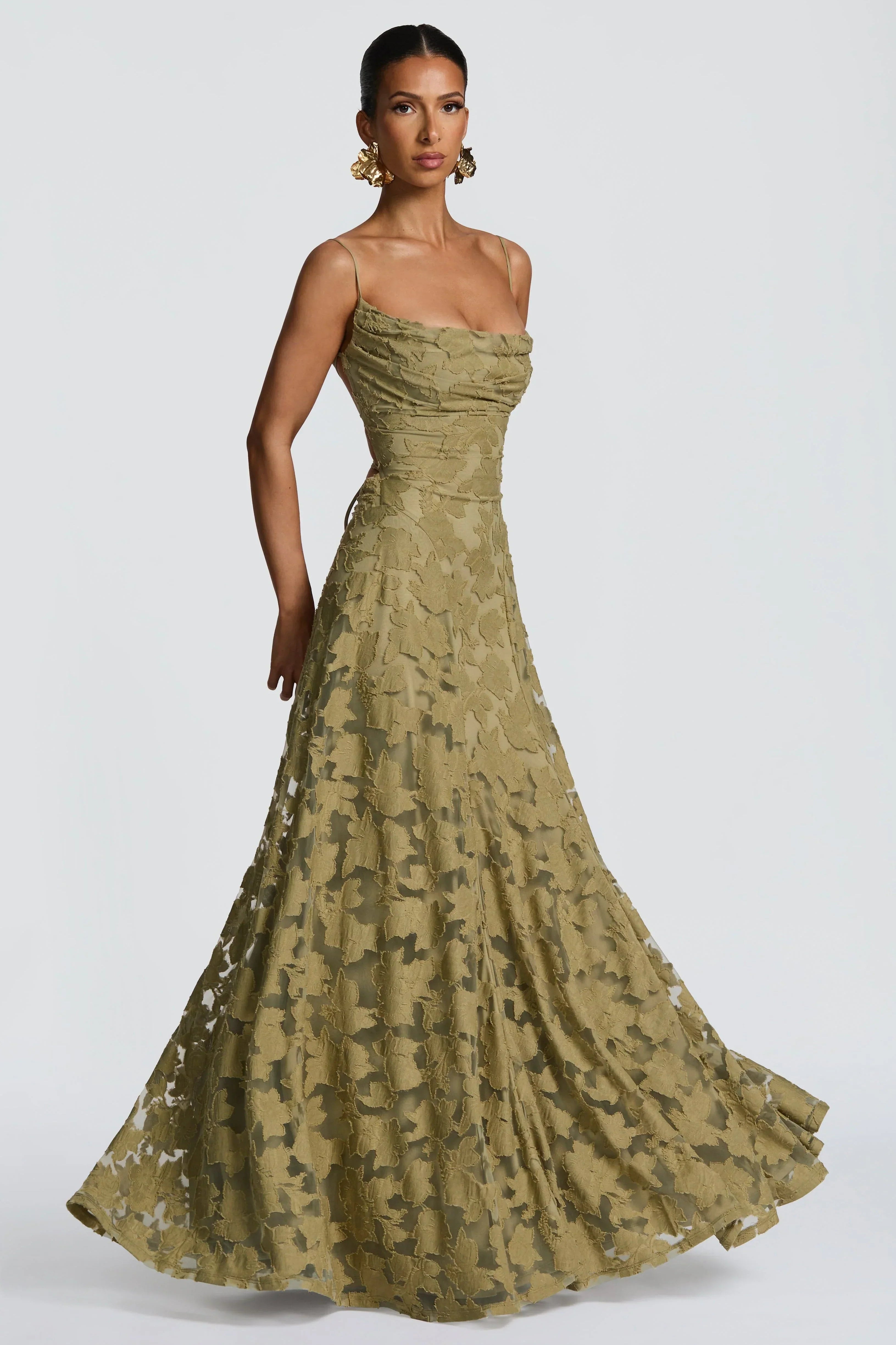 Carlena | Elegancka sukienka maxi z kwiatową koronką