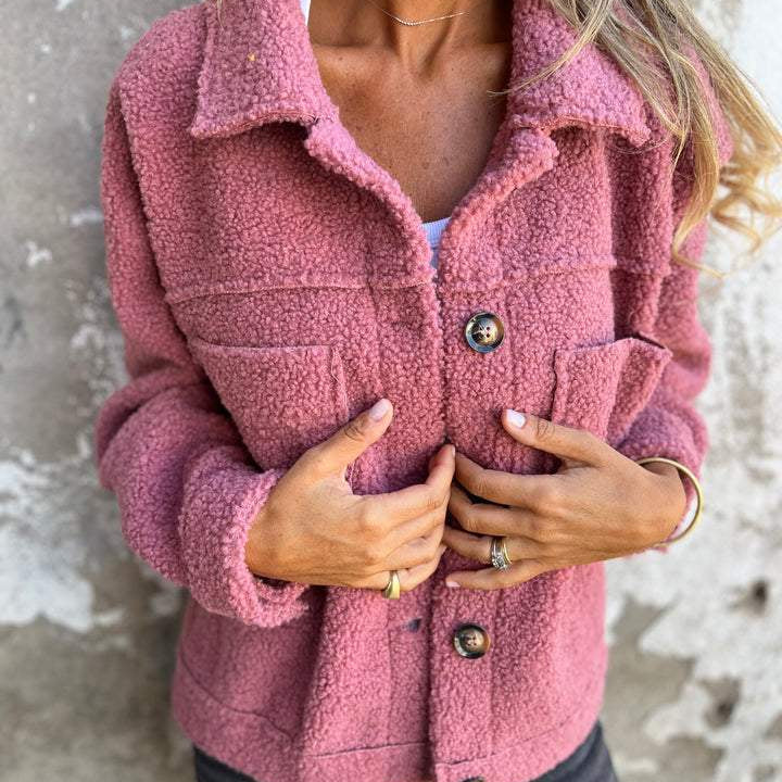 Carlena | Stylowa damska kurtka teddy z guzikami
