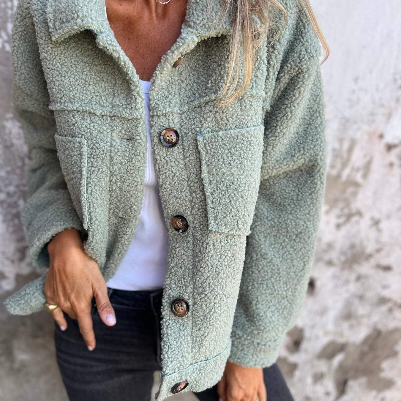 Carlena | Stylowa damska kurtka teddy z guzikami