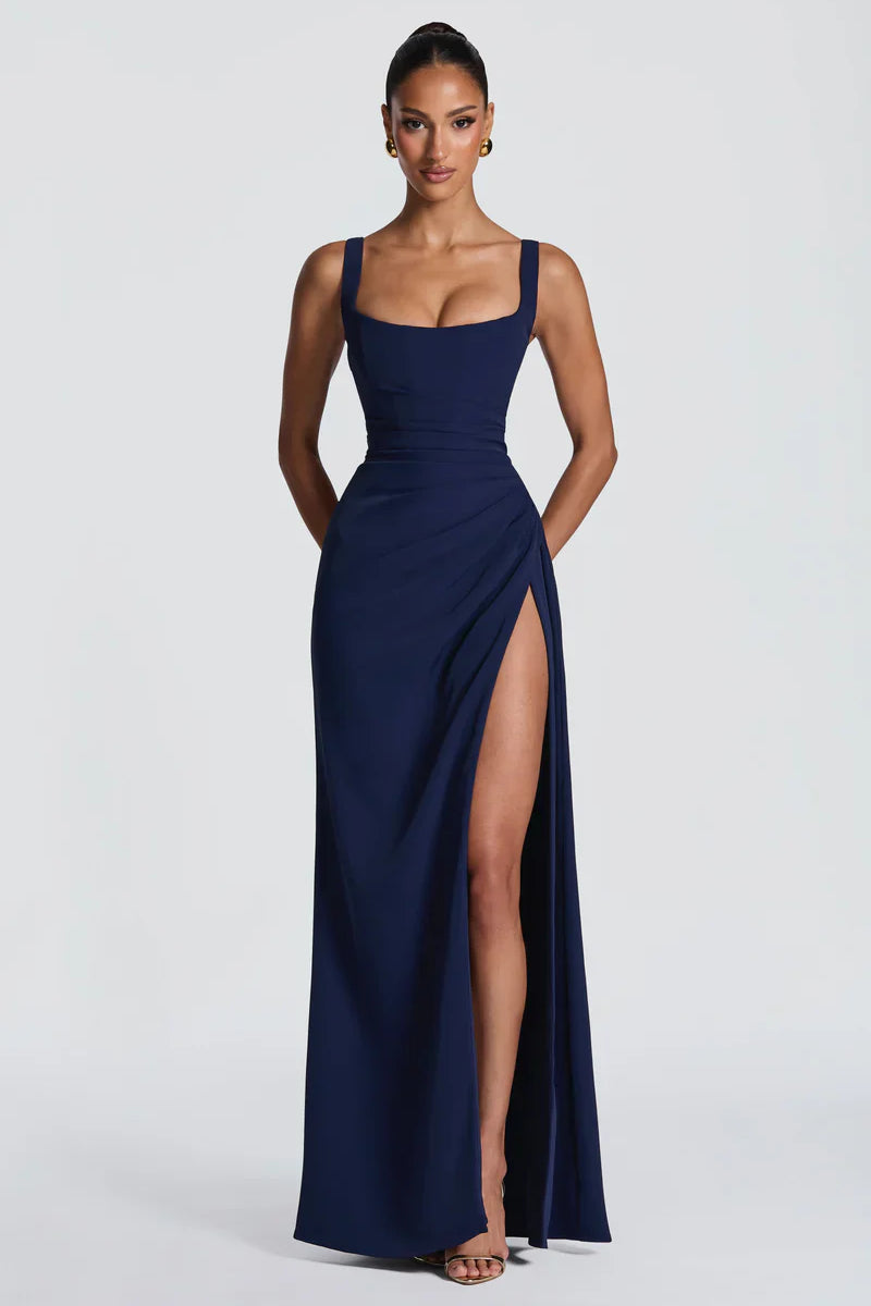 Carlena | Elegancka sukienka maxi z rozcięciem i kwadratowym dekoltem