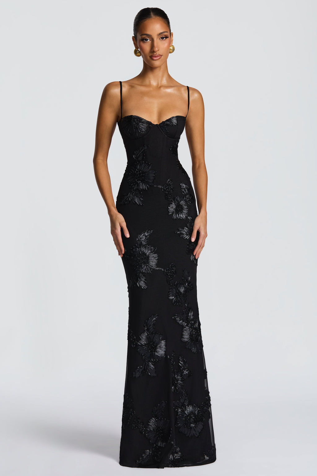 Carlena | Elegancka sukienka maxi z kwiatowym haftem 3D