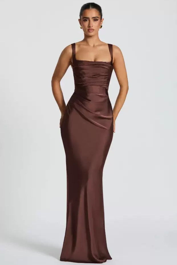 Carlena | Elegancka sukienka maxi z kwadratowym dekoltem