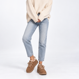 Ocieplane sneakersy na platformie z futerkiem – stylizacja z jeansami